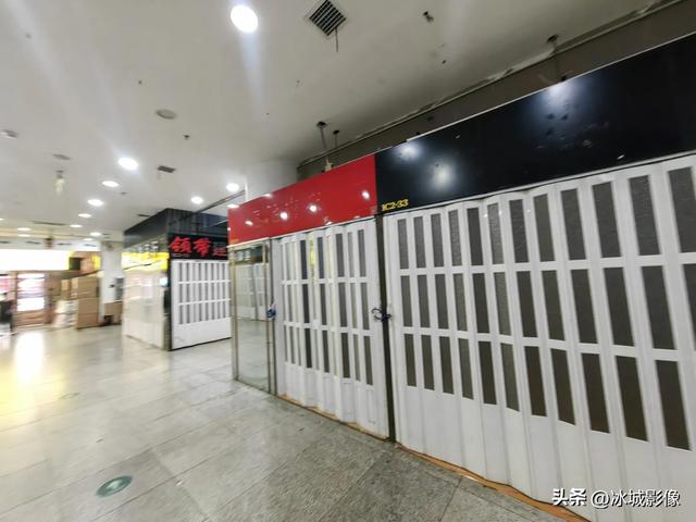透笼市场一楼咋有多个铺位关门了，楼内很热，似乎没开空调