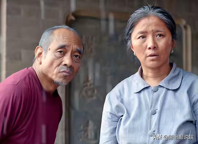 陪玩陪睡只是冰山一角，认干爹，舔手指，拜高踩低，实在荒唐！