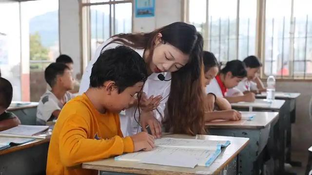 教育部扔下重磅炸弹：2026年开始，全国一律不准再买校外商业试卷