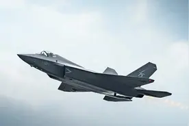 歼35弹了？美航母打击群迎噩耗，福建舰服役后，海上格局完全逆转图片