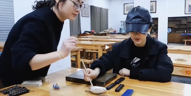 央媒发文！33岁杨紫高调官宣喜讯，事实证明，孙红雷当初没说谎