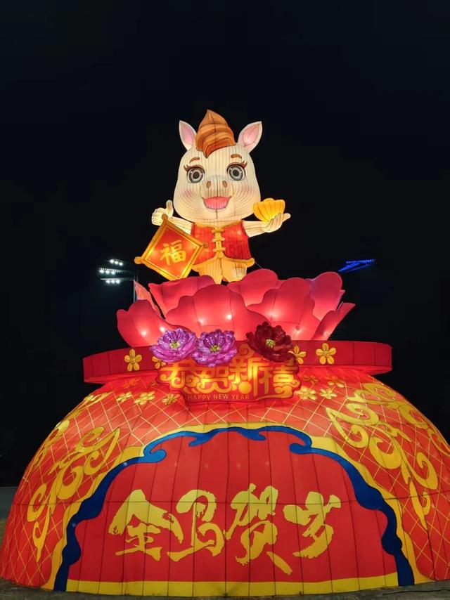 长春公园冬夜亮化：航空蓝映新春红，赋能冬日文旅