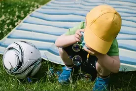 别再做无效遛娃！这样带宝宝外出，感统能力蹭蹭涨！图片