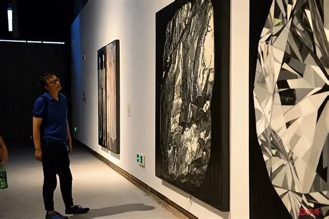 拒绝商业化绑架，回归创作的初心，别让艺术驻留成为文旅笑话