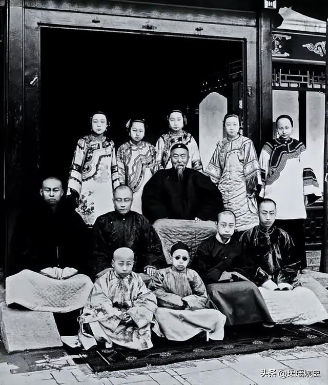哥哥太穷娶不起，妹妹太丑嫁不出！两人凑合成亲生下一子家喻户晓