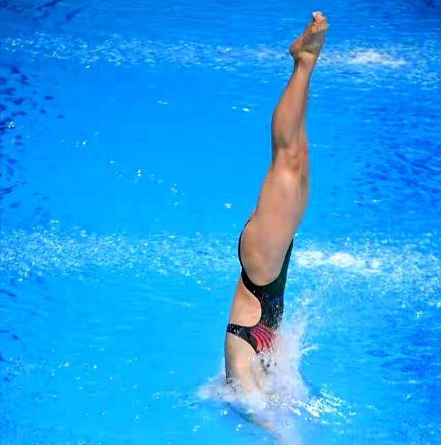 谁敢信？全红婵伤愈首秀跳出满分动作，现场观众沸腾了