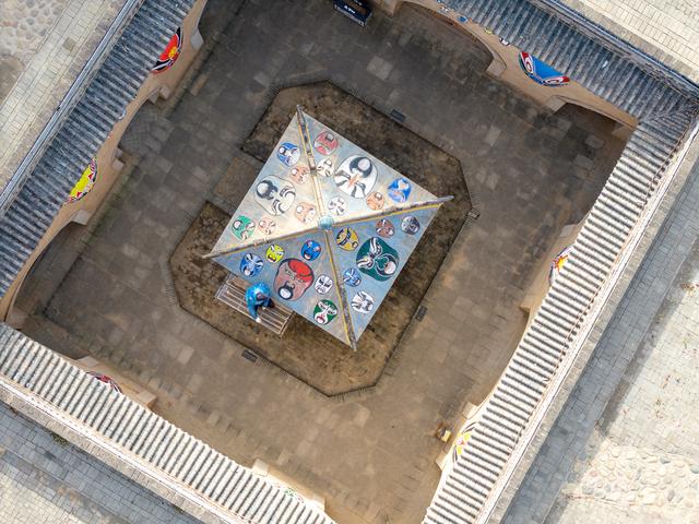 地下四合院，闻声不见人：探访陕州地坑院千年穴居传奇