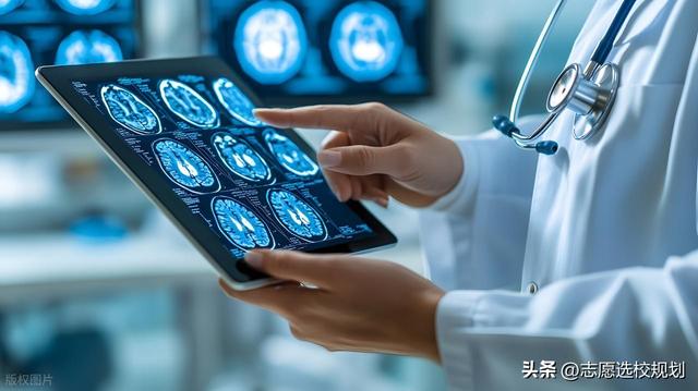 医学影像学专业就业全攻略：前景好但有门道，选对方向少走弯路