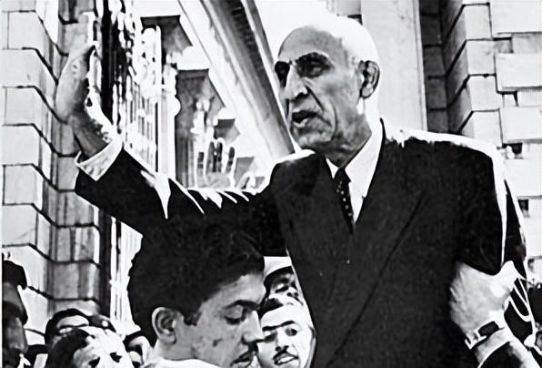从1952年起义到宗教共存，族群融合，德黑兰西提尔街的伊朗故事