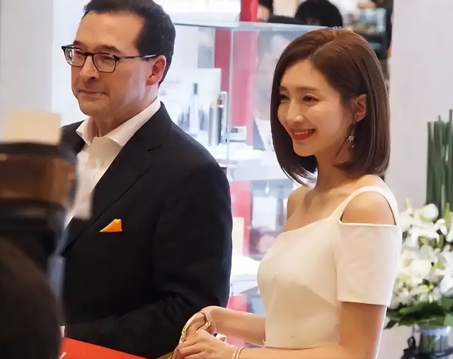 与富商海外产子真相大白6个月，江疏影近照曝光，王传君说对了