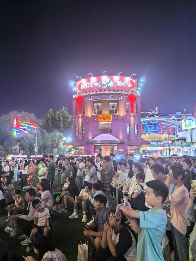 北京最大的夜市！逛三个小时完全没问题！停车场有十个！人山人海