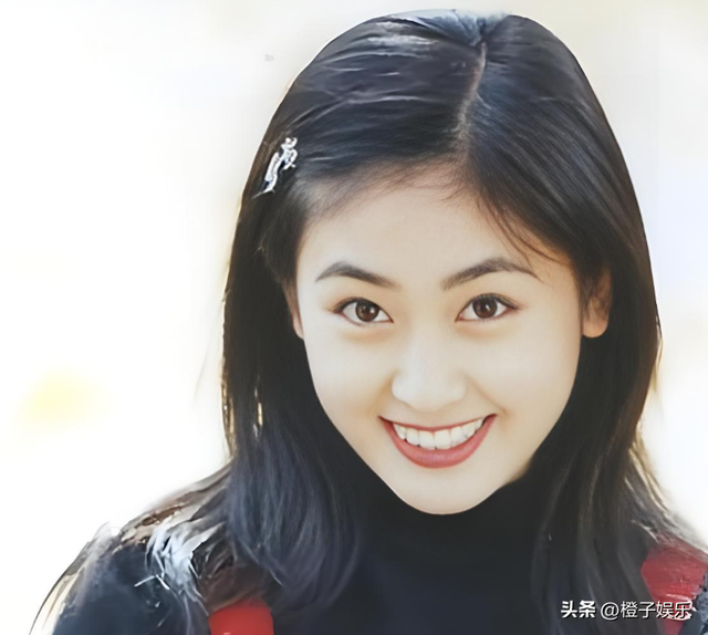 她是军艺校花，被大25岁张铁林抛弃后，为何又嫁给著名的“坏蛋”