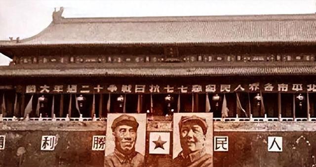 天安门城楼上，先后挂过12个人的画像，除了毛主席外，还有谁？
