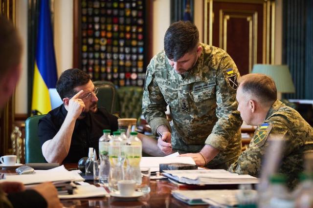 泽连斯基突然同意选举	，美俄乌三方博弈升级，停战谈判或有新变数