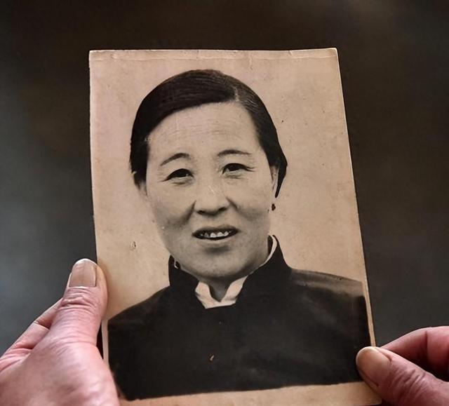 她18岁被抓去当慰安妇，一晚上轮流伺候50名日军，最后还怀了孩子