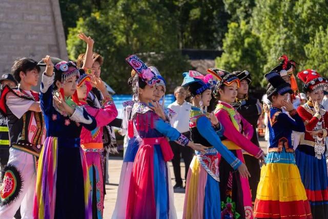 民族团结花盛开，剑门关下谱新篇——剑门关国庆中秋假期绘就团结爱国长卷