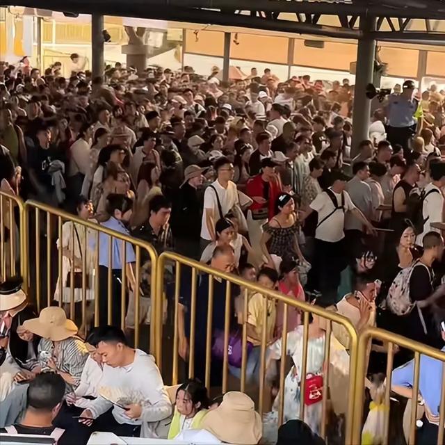 贵州已经失守！全国游客哪里是来避暑的，分明是来“攻占”城邦的