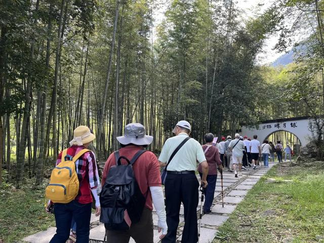 明月山迎多个贵宾旅行团,秋季旅游人气旺!