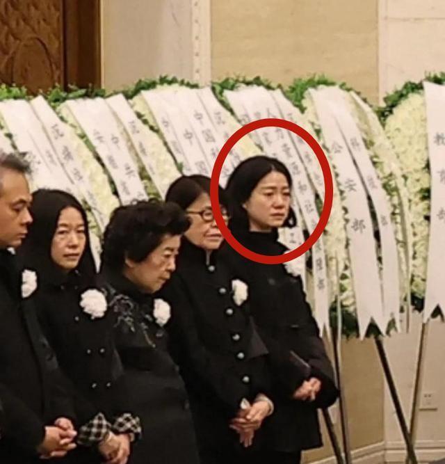 杨振宁葬礼结束，盖国旗完成夙愿不到24小时	，恶心一幕就出现了！