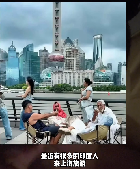 踢到铁板！印度高种姓游上海，让沪爷低三下四伺候，被骂一顿轰走