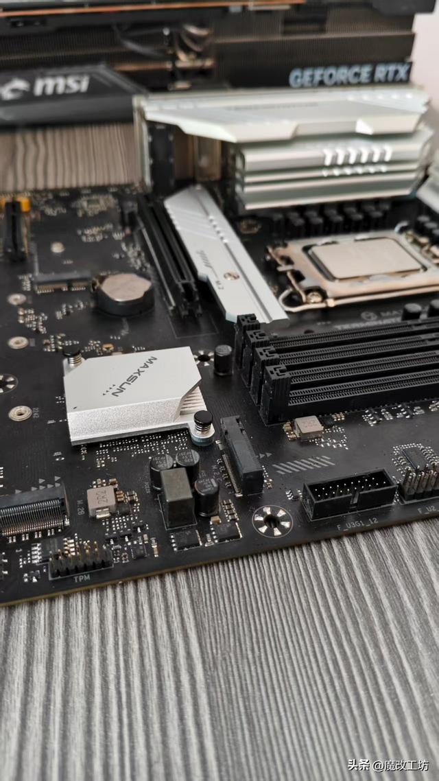 1000元100W低温低功耗12900KES3+400元DDR56000内存16G显卡防缩刚