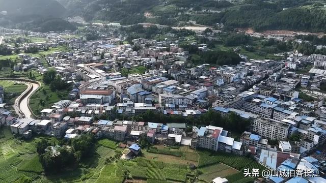 重庆头号大镇，面积比主城两个区还大，私藏20℃避暑天堂美如仙境