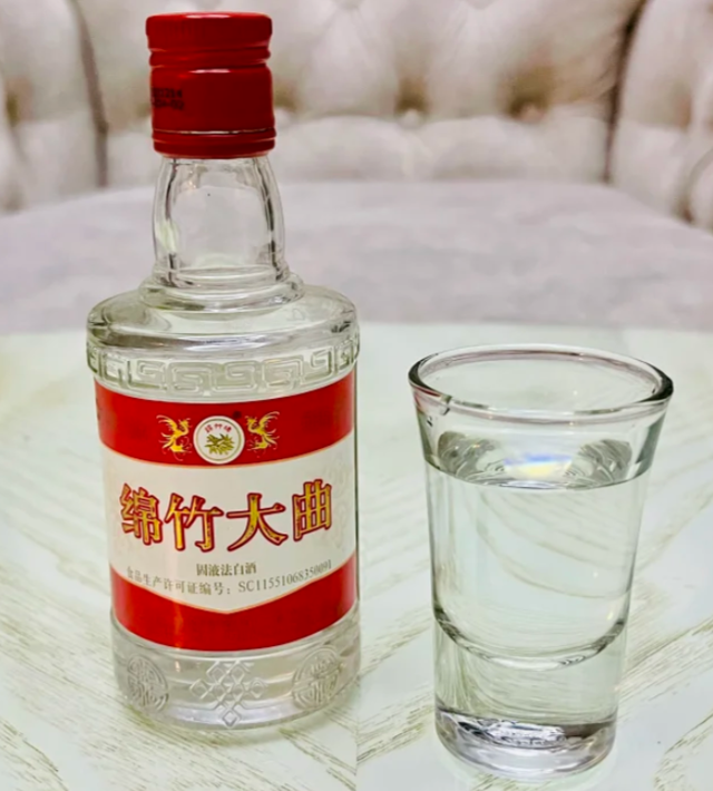 四川人喝酒“怪象”：都说五粮液好，但偏爱4款廉价酒，这是为啥