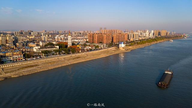 万里长江第一塔，千年古刹听潮声：安庆迎江寺探秘