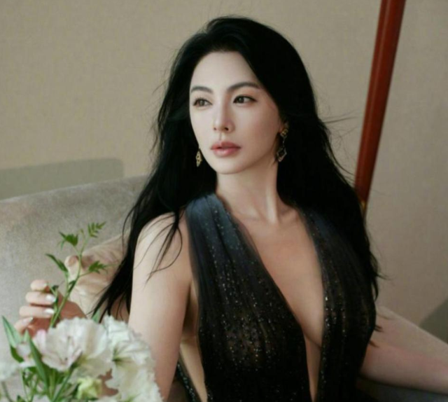 善恶终有报！陪睡仅开胃菜，张雨绮再迎两大噩耗，被“资本”抛弃