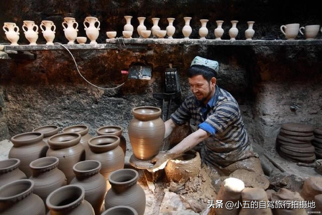 新疆深度文化探索：风土人情、秘境寻味与小众艺术之旅