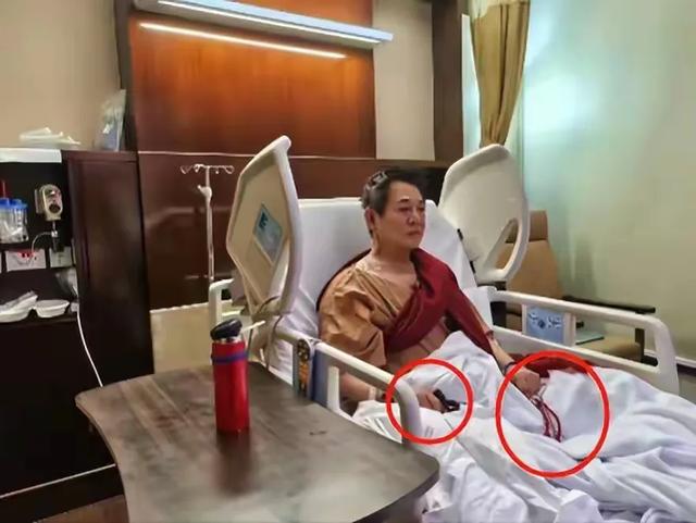 62岁李连杰已向利智交代后事：一切从简，不用立碑！病床照好憔悴