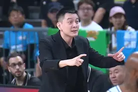 总决赛G3！辽篮击败新疆男篮，杨鸣振臂欢呼！邱彪和外援爆发冲突图片