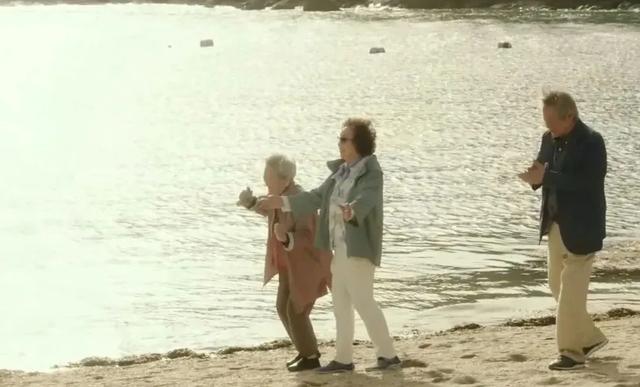 “河南大爷让巴黎文旅一年白干”，这“素颜”打卡照为啥网友狂夸