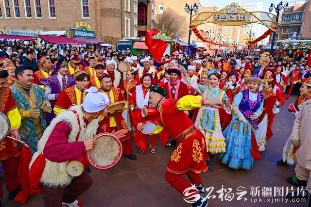 写在自治区第九次民族团结进步表彰大会召开之际——石榴花开遍天山