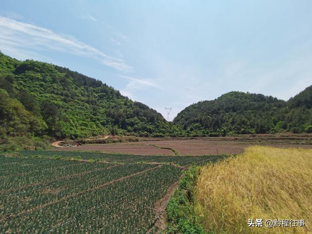 探险贵州深山原始溶洞，遇见一个躲匪洞、一座红军坟