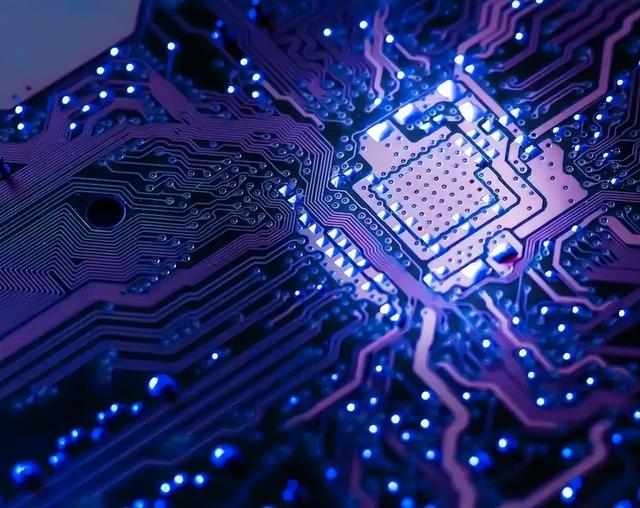 特朗普突然宣布加税，最高300%，中方不再忍让，对美盟友二度出击
