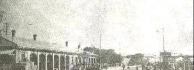 他官至副部	，郑州第一任市长，原国家物资局顾问，曾修建二七广场