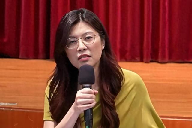 郑丽文当选第3天，就跟赖清德正面硬刚	，下定决心赴京谁也拦不住