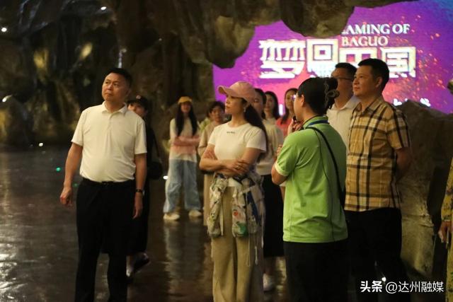 跟着著名女高音歌唱家李丹阳打卡巴山大峡谷景区！