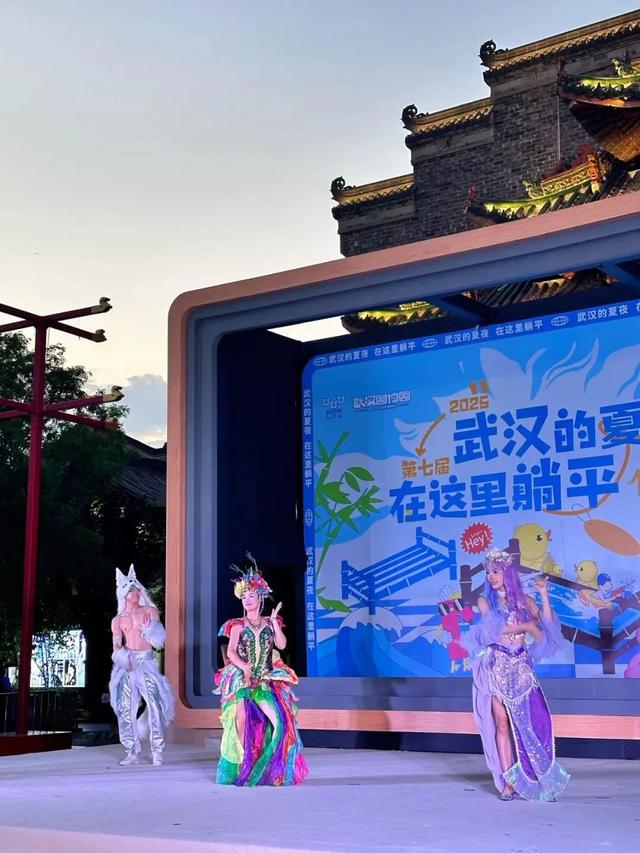 三上央视、四登热搜！超20万市民打卡武汉城建集团汉口里竹床节