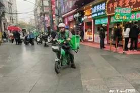 15分钟26辆车“飞驰”！武汉江汉路步行街电动自行车如何破局？图片