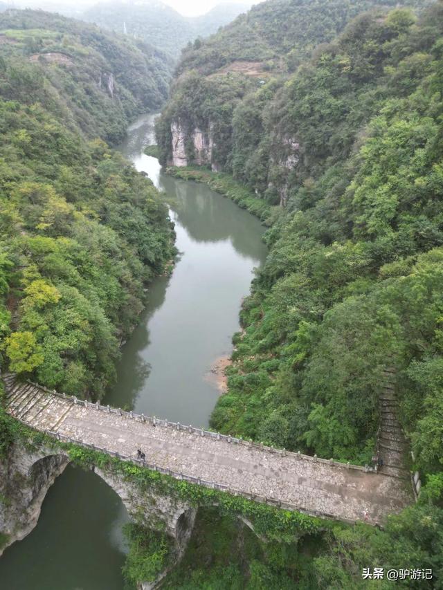 贵州古桥界的顶流，400年后坚固如初，却被称为豆腐桥！