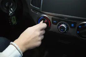 开了2年车，才知道车载空调这样开既省油又舒适，都是经验图片