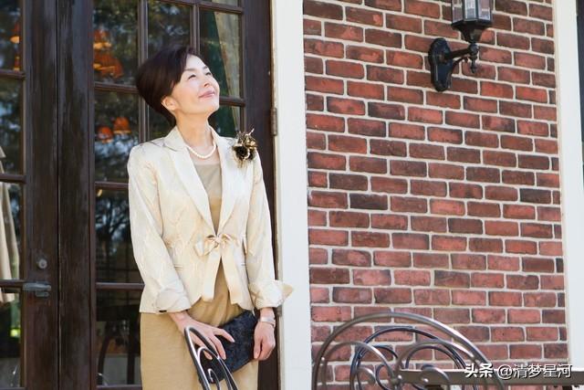 两性关系；不管你信不信，女人过54岁，都有如下7个症状，要接受