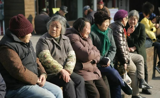 中国将迎人口死亡高峰！22年1041万，23年1100万，去年死亡多少？