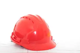 电厂里的“小红帽”图片