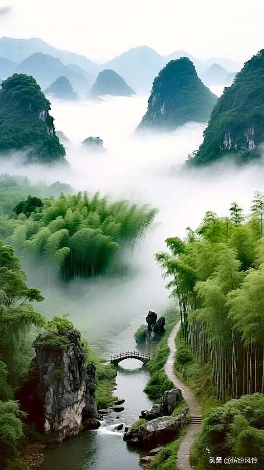 青山如黛，碧水长流