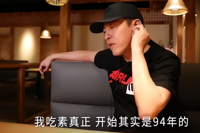 夫妻俩为了不变老，坚持31年不吃肉不生子，如今59岁近照不敢认