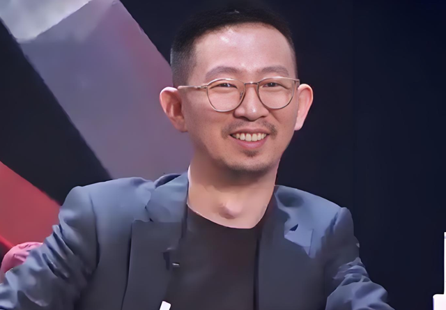 贬低刀郎，怒怼谢霆锋，骂哭萨顶顶，他凭什么在乐坛“横”着走？