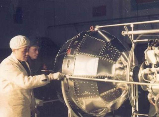 中美卫星对比：美国精度仅0.1米，250公里外能看清车牌，中国呢